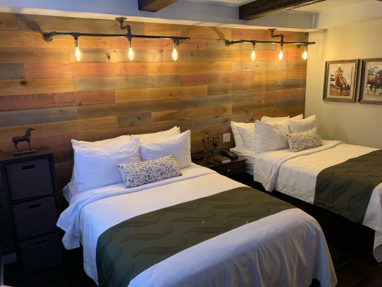 Cedar Stables Inn & Suites Sandusky Bagian luar foto